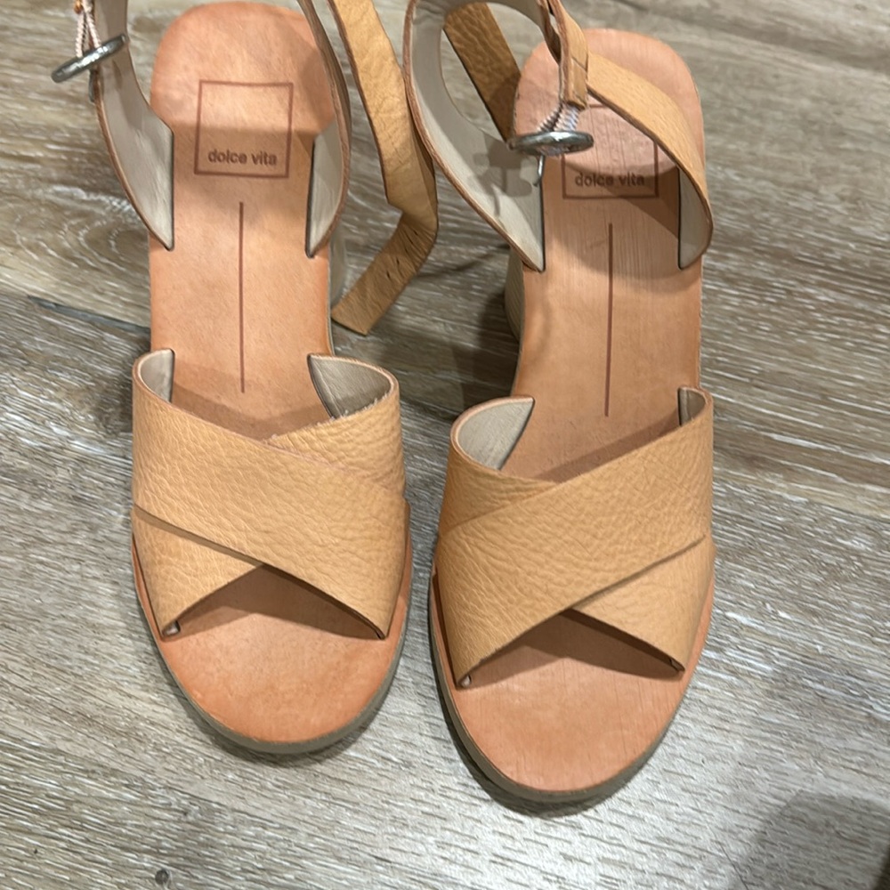 Worn once tan dolce vita